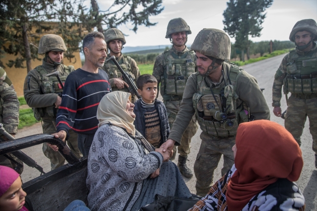 Türk komandosu savaş mağdurlarının umudu oldu